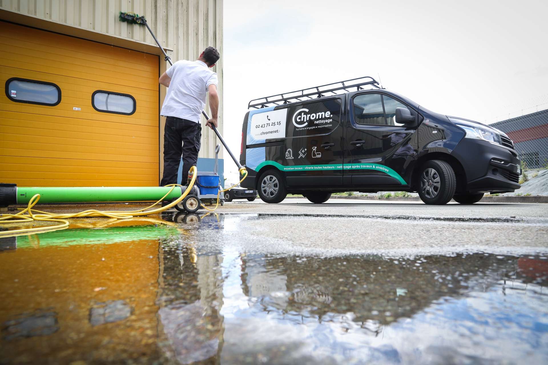 Nettoyage au système de lavage à l'eau pure à La Ferté Bernard